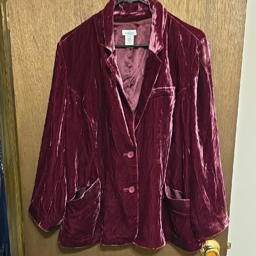 Stunning Velvet Blazer in Deep Burgundy